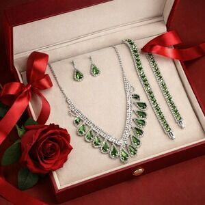 Jewelry Set Necklace, Bracelet & Earrings Elegant Set 3-pcs Green Rhinestones